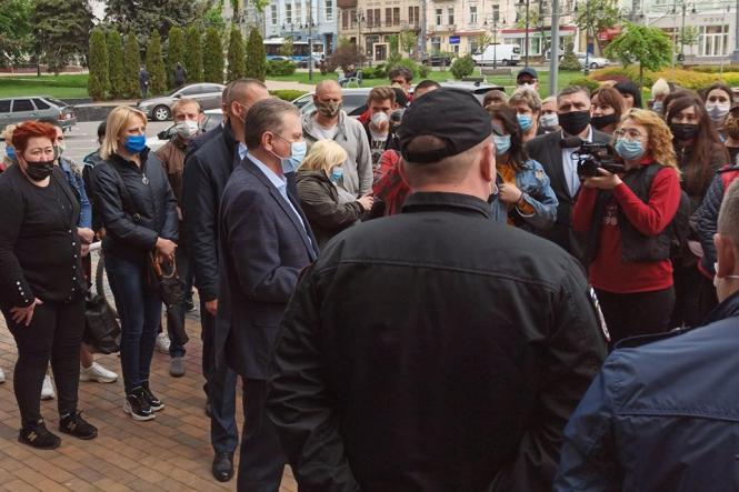 Новини Вінниці - фото з Вінницькі базарники влаштували мітинг перед мерією. Що вимагали? 3.jpg