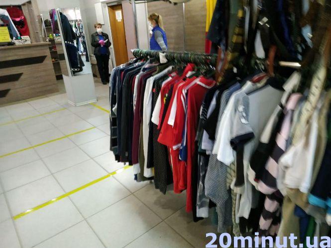 Новини Тернополя - фото з Після карантину тернополяни "штурмують" секонд-хенди: чи безпечно там купувати? Після карантину тернополяни "штурмують" секонд-хенди: чи безпечно там купувати?, фото №4 на сайті 20minut.ua