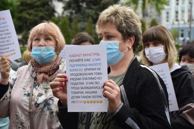 Новини Вінниці - фото з Вінницькі базарники влаштували мітинг перед мерією. Що вимагали? 4.jpg