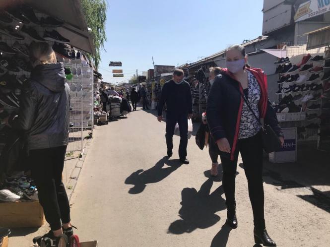 Новини Хмельницького - фото з “Розпродаж, дівчатка!”: як працює хмельницький речовий ринок після відновлення роботи (ФОТО) “Розпродаж, дівчатка!”: як працює хмельницький речовий ринок після відновлення роботи (ФОТО), фото №5 на сайті vsim.ua