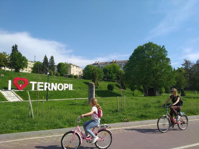 Тернопіль "тоне" у квітах та зелені. Як усі насолоджуються весною: ФОТОРЕПОРТАЖ, фото №7 на сайті 20minut.ua