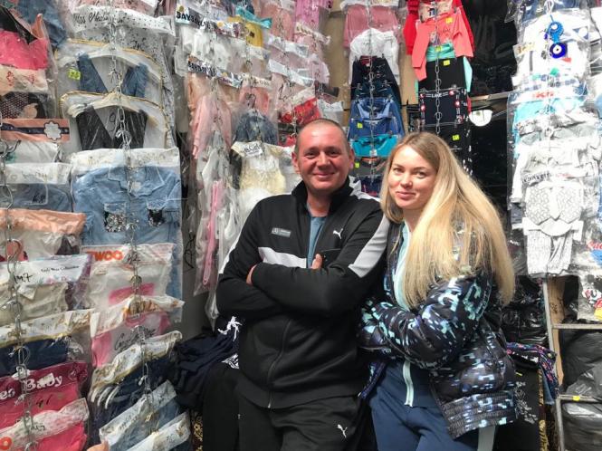 Новини Хмельницького - фото з “Розпродаж, дівчатка!”: як працює хмельницький речовий ринок після відновлення роботи (ФОТО) “Розпродаж, дівчатка!”: як працює хмельницький речовий ринок після відновлення роботи (ФОТО), фото №1 на сайті vsim.ua