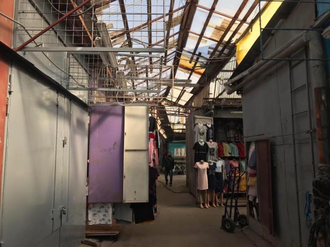 Новини Хмельницького - фото з “Розпродаж, дівчатка!”: як працює хмельницький речовий ринок після відновлення роботи (ФОТО) “Розпродаж, дівчатка!”: як працює хмельницький речовий ринок після відновлення роботи (ФОТО), фото №12 на сайті vsim.ua