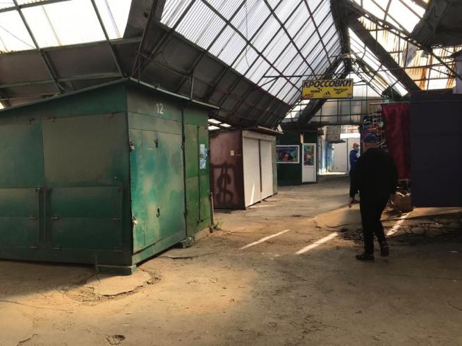 Новини Хмельницького - фото з “Розпродаж, дівчатка!”: як працює хмельницький речовий ринок після відновлення роботи (ФОТО) “Розпродаж, дівчатка!”: як працює хмельницький речовий ринок після відновлення роботи (ФОТО), фото №6 на сайті vsim.ua