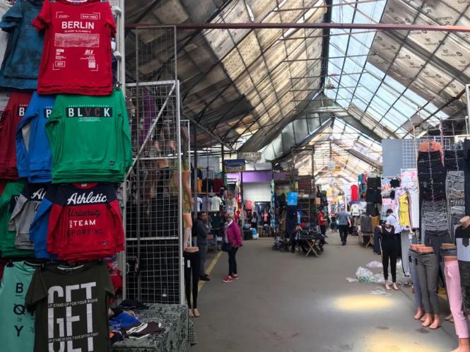 Новини Хмельницького - фото з “Розпродаж, дівчатка!”: як працює хмельницький речовий ринок після відновлення роботи (ФОТО) “Розпродаж, дівчатка!”: як працює хмельницький речовий ринок після відновлення роботи (ФОТО), фото №4 на сайті vsim.ua