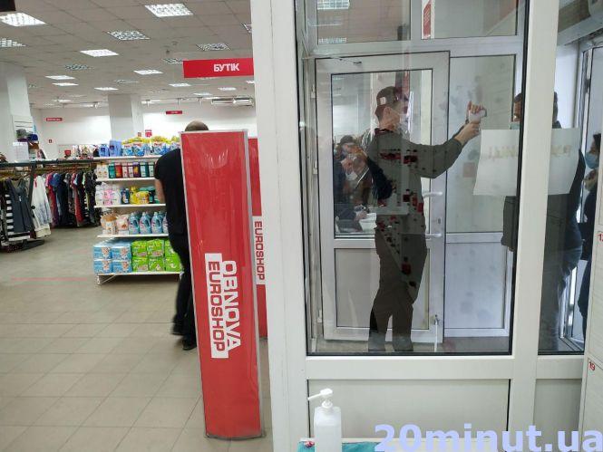 Новини Тернополя - фото з Після карантину тернополяни "штурмують" секонд-хенди: чи безпечно там купувати? Після карантину тернополяни "штурмують" секонд-хенди: чи безпечно там купувати?, фото №1 на сайті 20minut.ua