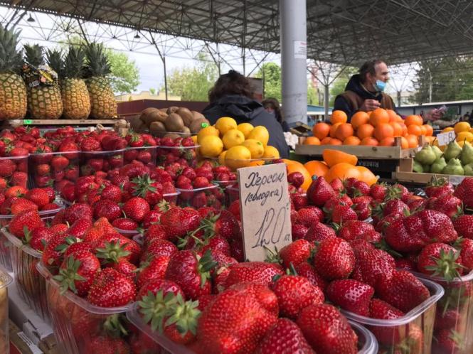 “Вона зараз в тренді”: за скільки в Хмельницькому продають полуницю, фото №6 на сайті vsim.ua