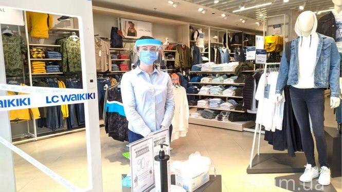 Новини Хмельницького - фото з Зі знижками, але без людей: у Хмельницькому запрацювали ТРЦ Зі знижками, але без людей: у Хмельницькому запрацювали ТРЦ, фото №1 на сайті vsim.ua