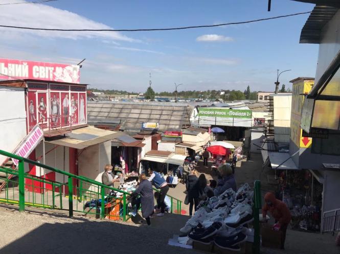 Новини Хмельницького - фото з “Розпродаж, дівчатка!”: як працює хмельницький речовий ринок після відновлення роботи (ФОТО) “Розпродаж, дівчатка!”: як працює хмельницький речовий ринок після відновлення роботи (ФОТО), фото №21 на сайті vsim.ua