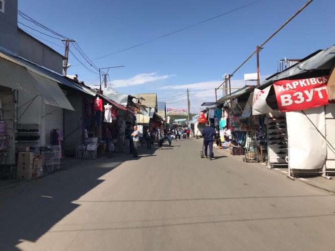 Новини Хмельницького - фото з “Розпродаж, дівчатка!”: як працює хмельницький речовий ринок після відновлення роботи (ФОТО) “Розпродаж, дівчатка!”: як працює хмельницький речовий ринок після відновлення роботи (ФОТО), фото №11 на сайті vsim.ua