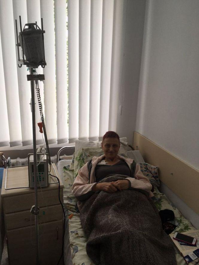 Вчителька з Тернопільщини потребує допомоги в боротьбі з раком: щоб заробити на ліки, жінка щодня пише писанки, фото №1 на сайті 20minut.ua