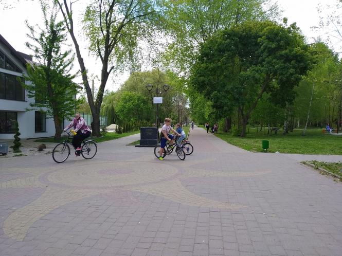 Тернопіль "тоне" у квітах та зелені. Як усі насолоджуються весною: ФОТОРЕПОРТАЖ, фото №1 на сайті 20minut.ua