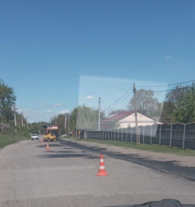 Фото дня: в селі Козятин «латають»  Центральну, фото №2 на сайті 20minut.ua