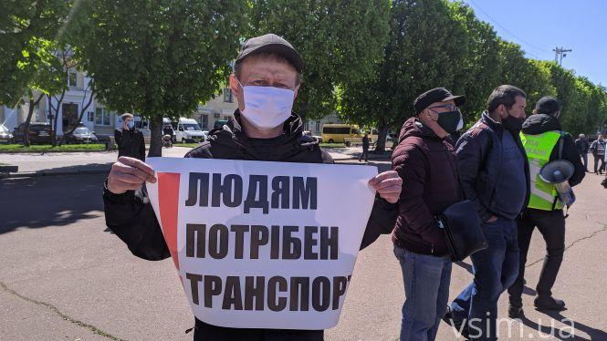 Новини Хмельницького - фото з “Жінка з раком не могла дістатися до лікарні”: що говорили водії та пасажири на мітингу у Хмельницькому “Жінка з раком не могла дістатися до лікарні”: що говорили водії та пасажири на мітингу у Хмельницькому, фото №3 на сайті vsim.ua
