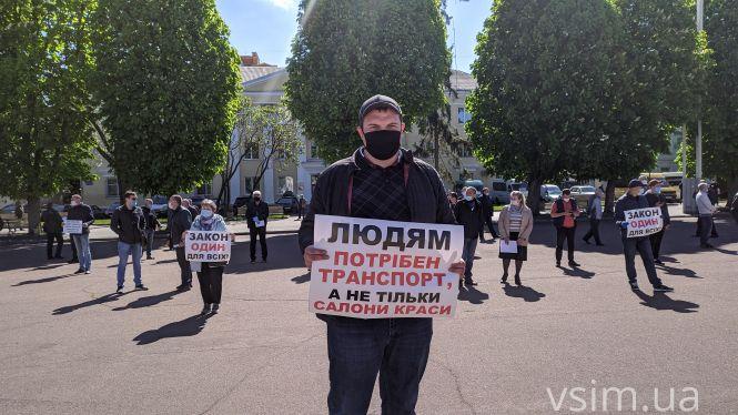 Новини Хмельницького - фото з “Жінка з раком не могла дістатися до лікарні”: що говорили водії та пасажири на мітингу у Хмельницькому “Жінка з раком не могла дістатися до лікарні”: що говорили водії та пасажири на мітингу у Хмельницькому, фото №9 на сайті vsim.ua