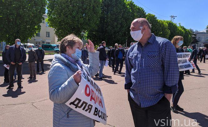 Новини Хмельницького - фото з “Жінка з раком не могла дістатися до лікарні”: що говорили водії та пасажири на мітингу у Хмельницькому “Жінка з раком не могла дістатися до лікарні”: що говорили водії та пасажири на мітингу у Хмельницькому, фото №2 на сайті vsim.ua