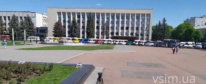 Хмельницький майдан оточили перевізники. Що вони хочуть?, фото №4 на сайті vsim.ua