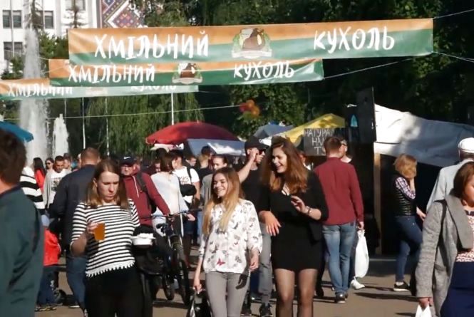 Новини Тернополя - фото з Фестивалі в Тернополі відміняють через коронавірус. Які заходи планують проводити? Більше 1000 літрів пива та тони м‘яса: як у Тернополі пройшов пивний фестиваль