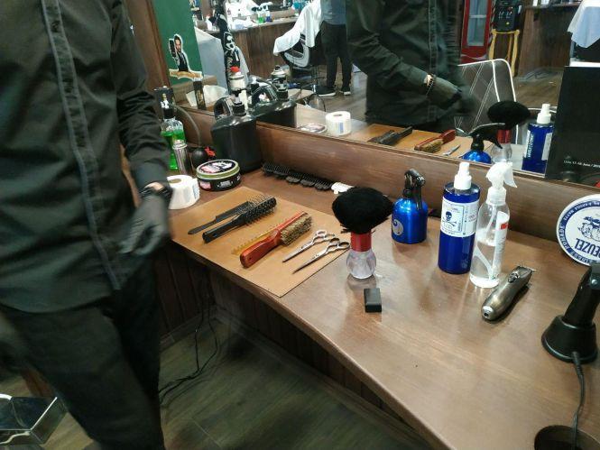 «Стрижемо в масках та рукавицях»: як працюють у барбершопах та перукарнях Тернополя. Ми перевірили, фото №3 на сайті 20minut.ua