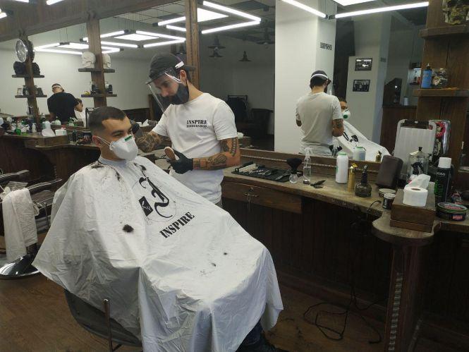 «Стрижемо в масках та рукавицях»: як працюють у барбершопах та перукарнях Тернополя. Ми перевірили, фото №8 на сайті 20minut.ua