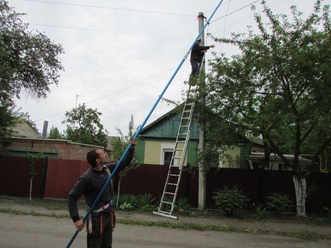 Фото дня: латані дороги, молоді господарки та карантинна розмітка, фото №3 на сайті 20minut.ua