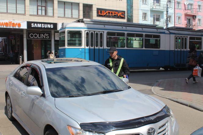 Новини Вінниці - фото з Інспектори з паркування працюють вже рік. Що про їх роботу кажуть вінницькі водії Інспектори з паркування працюють вже рік. Що про їх роботу кажуть вінницькі водії, фото №6 на сайті 20minut.ua