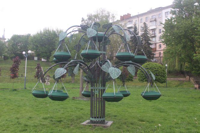 В парку Нацвідродження встановлять три ковані арки та «Серце». У яких ще парках чекати оновлення, фото №2 на сайті 20minut.ua