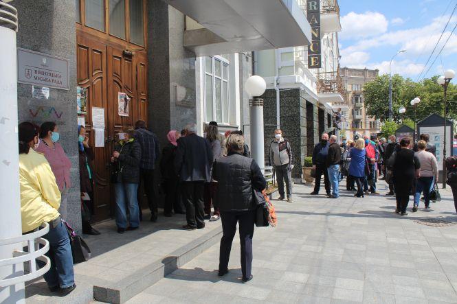 Чому під час карантину стоять черги біля Картсервісу, фото №2 на сайті 20minut.ua