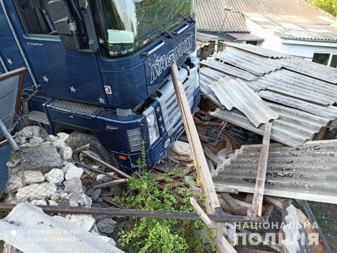 Новини Вінниці - фото з У Крижопільському районі п'яний чоловік викрав вантажівку та побив її У Крижопільському районі п'яний чоловік викрав вантажівку та побив її, фото №2 на сайті 20minut.ua