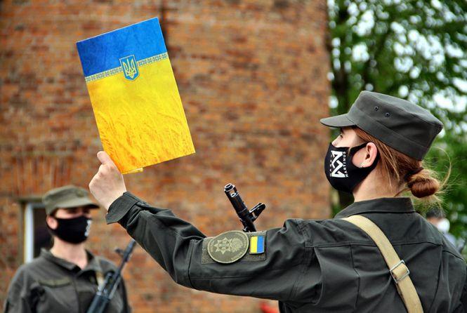 Новини Вінниці - фото з Гвардієць з Калинівки врятував на Донбасі вівчарку, поранену гранатою Гвардієць з Калинівки врятував на Донбасі вівчарку, поранену гранатою, фото №4 на сайті 20minut.ua