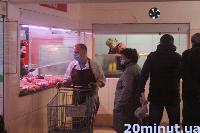 Новини Тернополя - фото з "У того кран тече, у того замок зламався": ажіотаж шалений. Що тернополяни шукають на речових ринках? "У того кран тече, у того замок зламався": ажіотаж шалений. Що тернополяни шукають на речових ринках?, фото №1 на сайті 20minut.ua