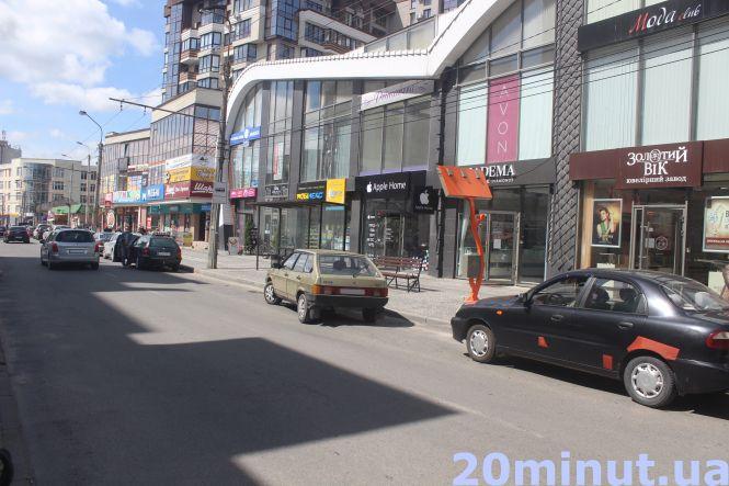 Новини Тернополя - фото з Паркуюсь, де хочу? У Тернополі водії ставлять машини там, де це заборонено (ФОТОРЕПОРТАЖ) Паркуюсь, де хочу? У Тернополі водії ставлять машини там, де це заборонено (ФОТОРЕПОРТАЖ), фото №3 на сайті 20minut.ua