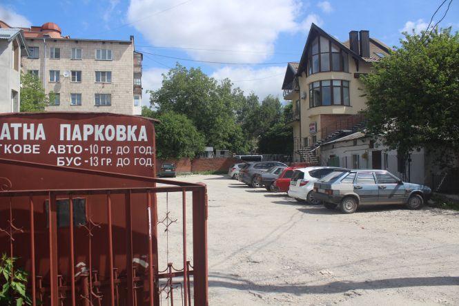 Новини Тернополя - фото з Паркуюсь, де хочу? У Тернополі водії ставлять машини там, де це заборонено (ФОТОРЕПОРТАЖ) Паркуюсь, де хочу? У Тернополі водії ставлять машини там, де це заборонено (ФОТОРЕПОРТАЖ), фото №5 на сайті 20minut.ua