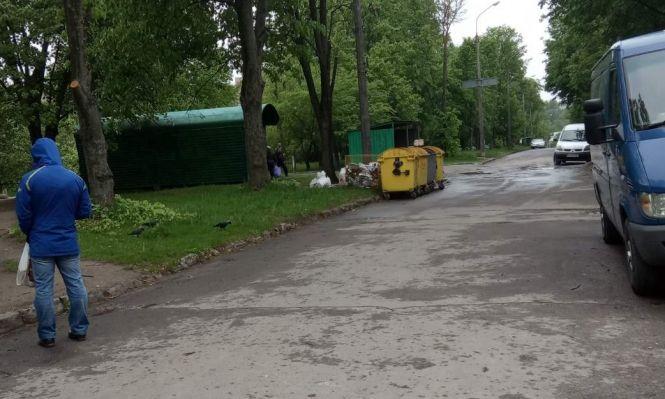 Новини Тернополя - фото з Кіоск пункту прийому склотари на Лепкого, що наробив стільки галасу, демонтують Кіоск пункту прийому склотари на Лепкого, що наробив стільки галасу, демонтують, фото №1 на сайті 20minut.ua