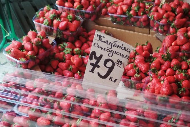 Новини Вінниці - фото з Помідор-вкусняшка і медові банани. ТОП-14 милих цінників з ринку «Привокзальний» Помідор-вкусняшка і медові банани. ТОП-14 милих цінників з ринку «Привокзальний», фото №1 на сайті 20minut.ua