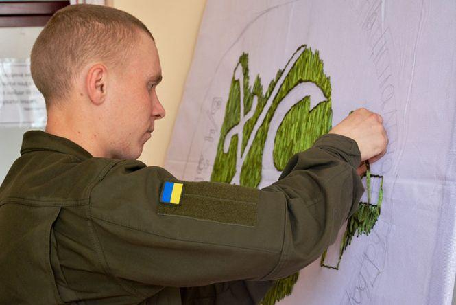 Гвардієць вишив герб Вінниці. Чому він відрізняється від справжнього?, фото №3 на сайті 20minut.ua