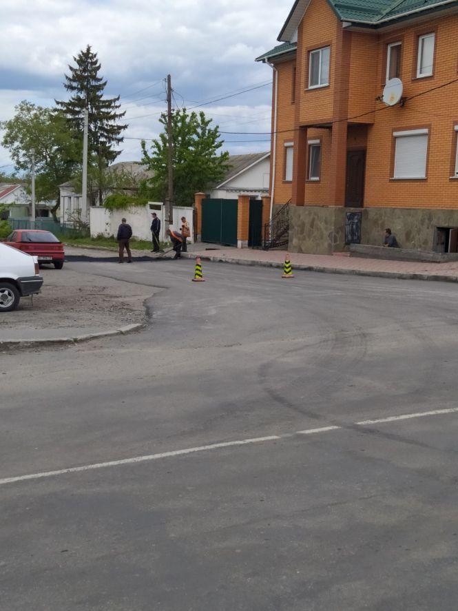 Новини Козятина - фото з Фото дня: ремонтують дороги, садять дерева Фото дня: ремонтують дороги, садять дерева, фото №6 на сайті 20minut.ua