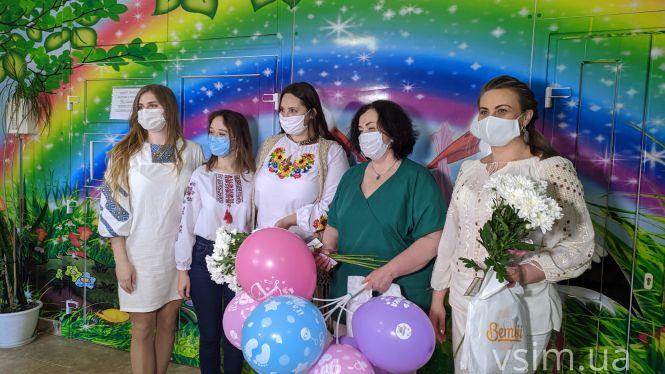 У Хмельницькому 16 новонароджених малят “одягнули” у вишиванки, фото №7 на сайті vsim.ua