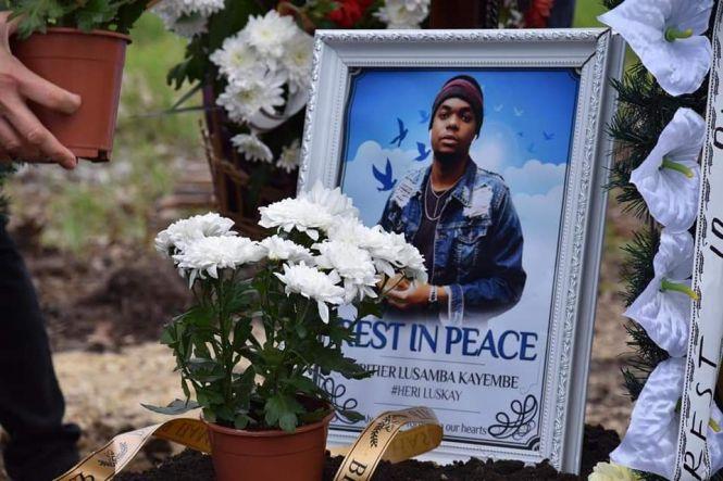 Новини Тернополя - фото з "Він був добряк". Присутні не стримували сліз: як у Тернополі ховали вбитого  студента-іноземця Ерітьє "Він був добряк". Присутні не стримували сліз: як у Тернополі ховали вбитого  студента-іноземця Ерітьє, фото №2 на сайті 20minut.ua