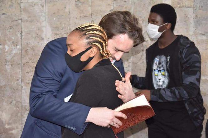 Новини Тернополя - фото з "Він був добряк". Присутні не стримували сліз: як у Тернополі ховали вбитого  студента-іноземця Ерітьє "Він був добряк". Присутні не стримували сліз: як у Тернополі ховали вбитого  студента-іноземця Ерітьє, фото №6 на сайті 20minut.ua