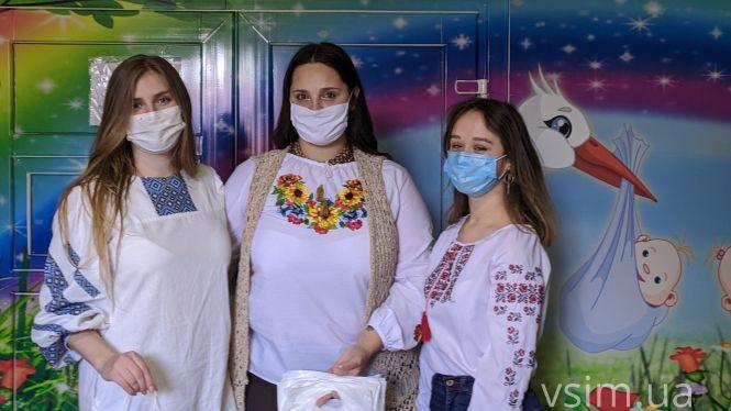 У Хмельницькому 16 новонароджених малят “одягнули” у вишиванки, фото №6 на сайті vsim.ua