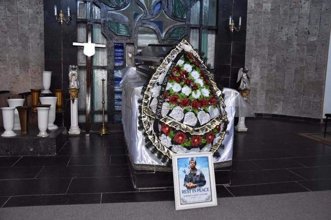 Новини Тернополя - фото з "Він був добряк". Присутні не стримували сліз: як у Тернополі ховали вбитого  студента-іноземця Ерітьє "Він був добряк". Присутні не стримували сліз: як у Тернополі ховали вбитого  студента-іноземця Ерітьє, фото №8 на сайті 20minut.ua