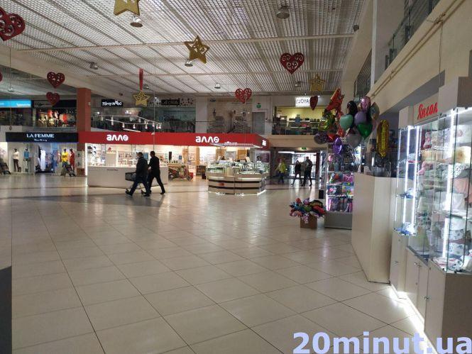 Новини Тернополя - фото з Дрес-код на вхід у магазини: як працює ТРЦ «Подоляни» та на які речі тернополяни «ловлять» знижки Дрес-код на вхід у магазини: як працює ТРЦ «Подоляни» та на які речі тернополяни «ловлять» знижки, фото №3 на сайті 20minut.ua
