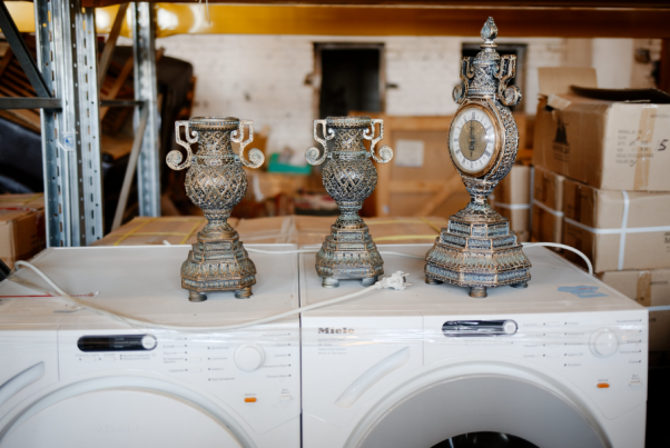 Дорогі гаджети, “євробляхи” та комбайни: що продають “з молотка” у Хмельницькому, фото №6 на сайті vsim.ua