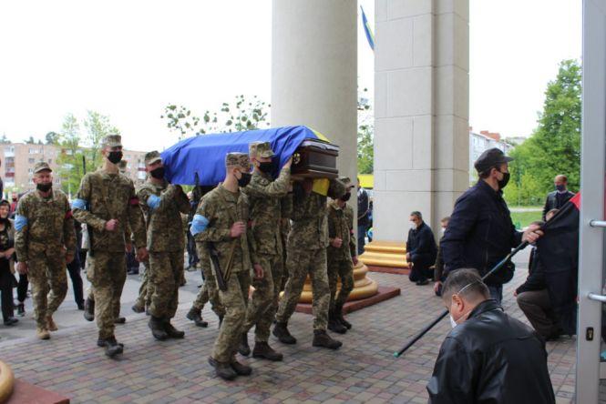 У Славуті попрощалися із захисником Луганського аеропорту Сергієм Тимощуком, фото №1 на сайті vsim.ua