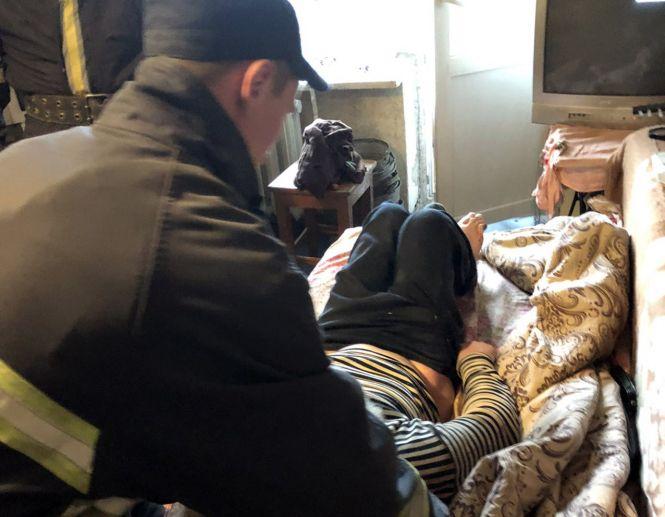 На Шевченка визволяли дідуся, який був зачинений в квартирі, фото №1 на сайті vsim.ua