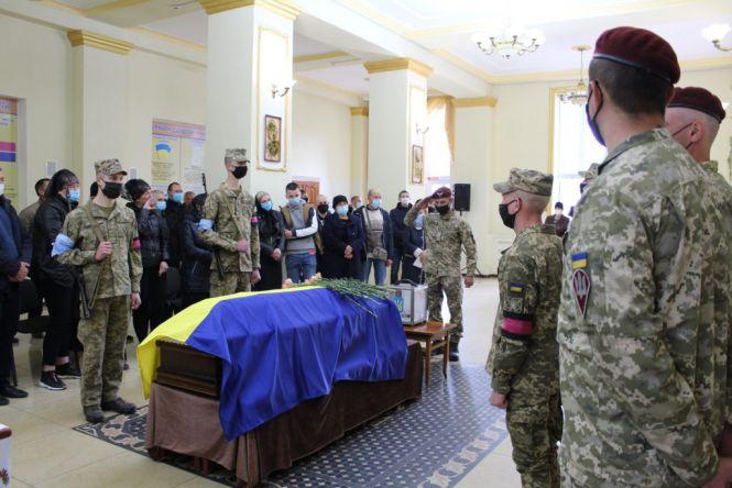 У Славуті попрощалися із захисником Луганського аеропорту Сергієм Тимощуком, фото №3 на сайті vsim.ua