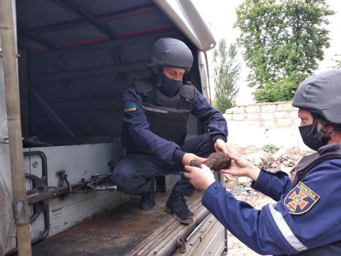 Новини Вінниці - фото з На Немирівському шосе під час будівництва виявили вісім мін На Немирівському шосе під час будівництва виявили вісім мін, фото №4 на сайті 20minut.ua