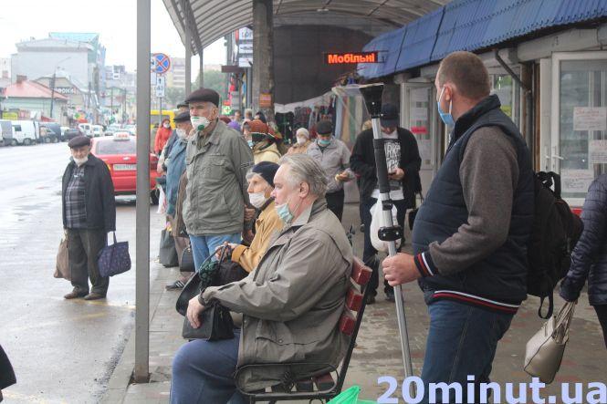 Новини Тернополя - фото з Одні лаються на «зайвих» пасажирів, інші – впускають усіх підряд. Запрацював громадський транспорт (ВІДЕО) Одні лаються на «зайвих» пасажирів, інші – впускають усіх підряд. Запрацював громадський транспорт (ВІДЕО), фото №1 на сайті 20minut.ua