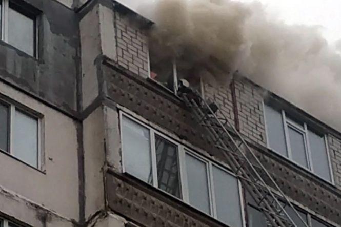 У Нетішині сталася пожежа у багатоповерхівці: врятували 6 людей (ФОТО, ВІДЕО), фото №1 на сайті vsim.ua